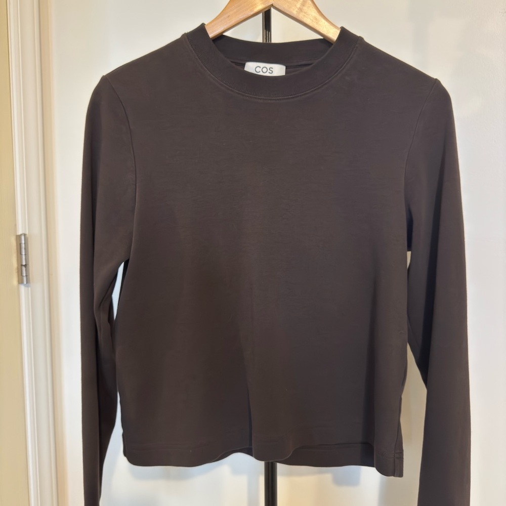 Clean cut regular long sleeved T-shirt COS